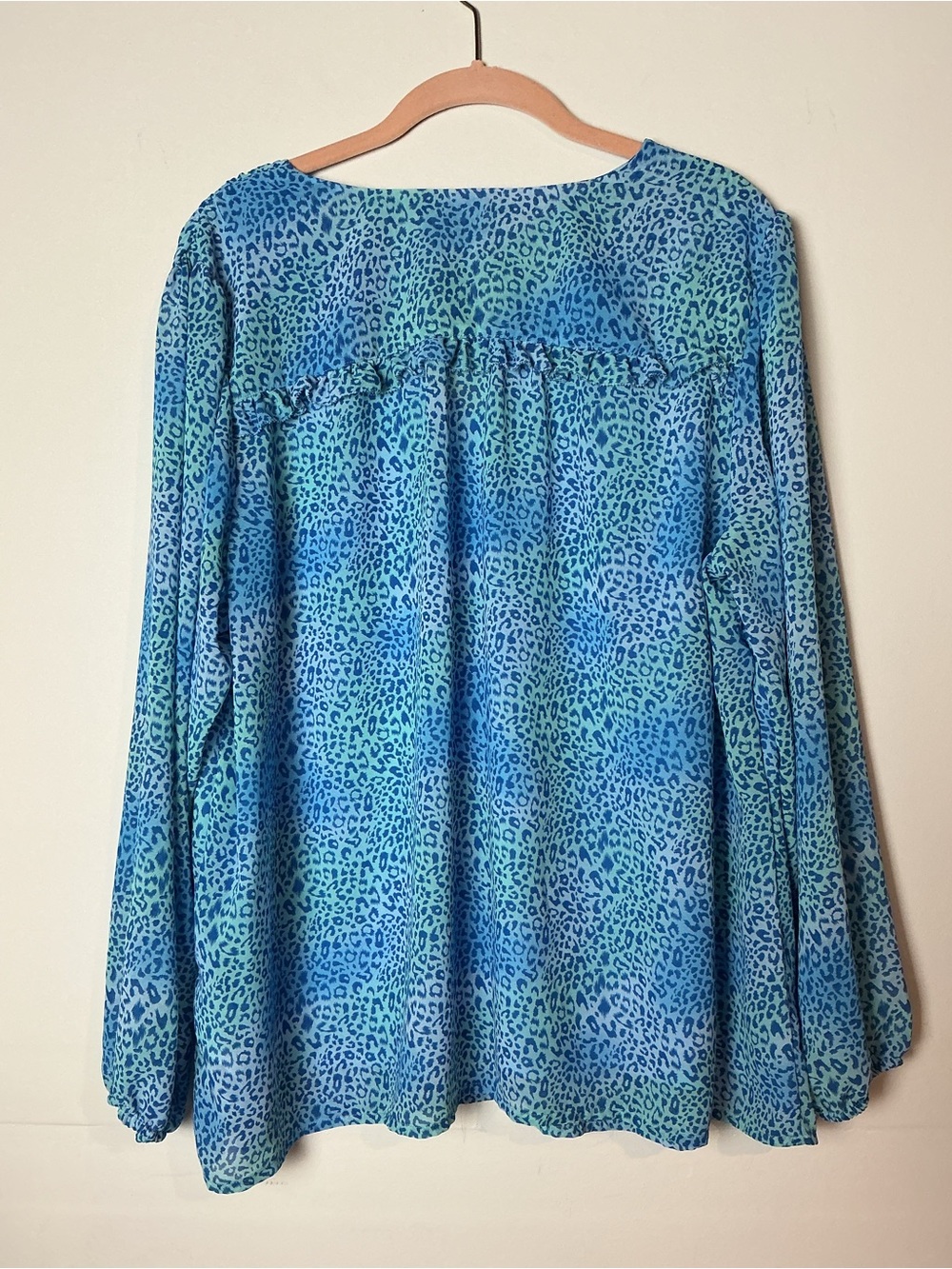 belle by Kim Gravel Women’s Animal Print Chiffon Ruffle Blouse Size 1X - Picture 2 of 4